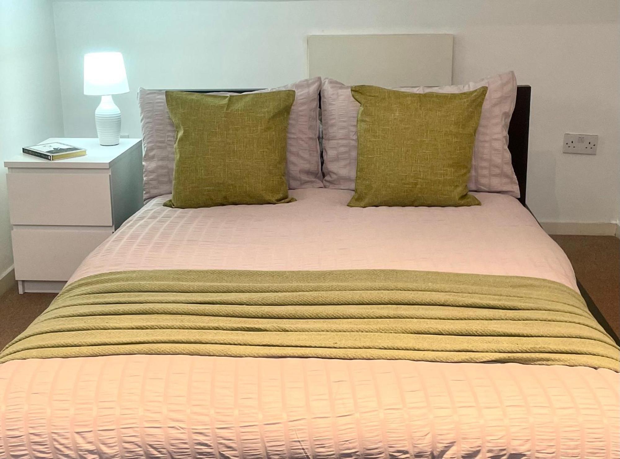 A Fantastic One Double Bedroom Flat Лондон Екстер'єр фото
